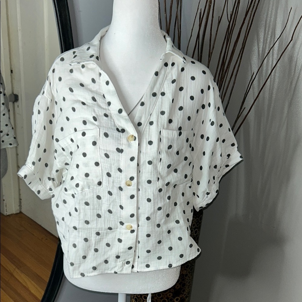 Lovenote Cream Boxy Button Down Shirt with Notched Collar